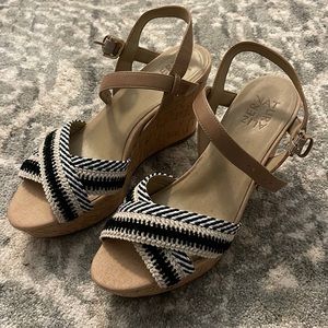 Very cute summer wedges